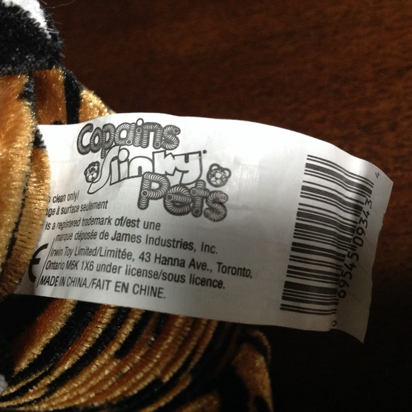Slinky pets Tiger. - Picture 5 of 6